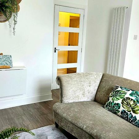 The Ferns - Shared Garden Apartment With Parking Darvel Dış mekan fotoğraf