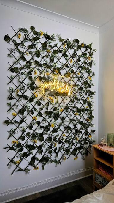 The Ferns - Shared Garden Apartment With Parking Darvel Dış mekan fotoğraf