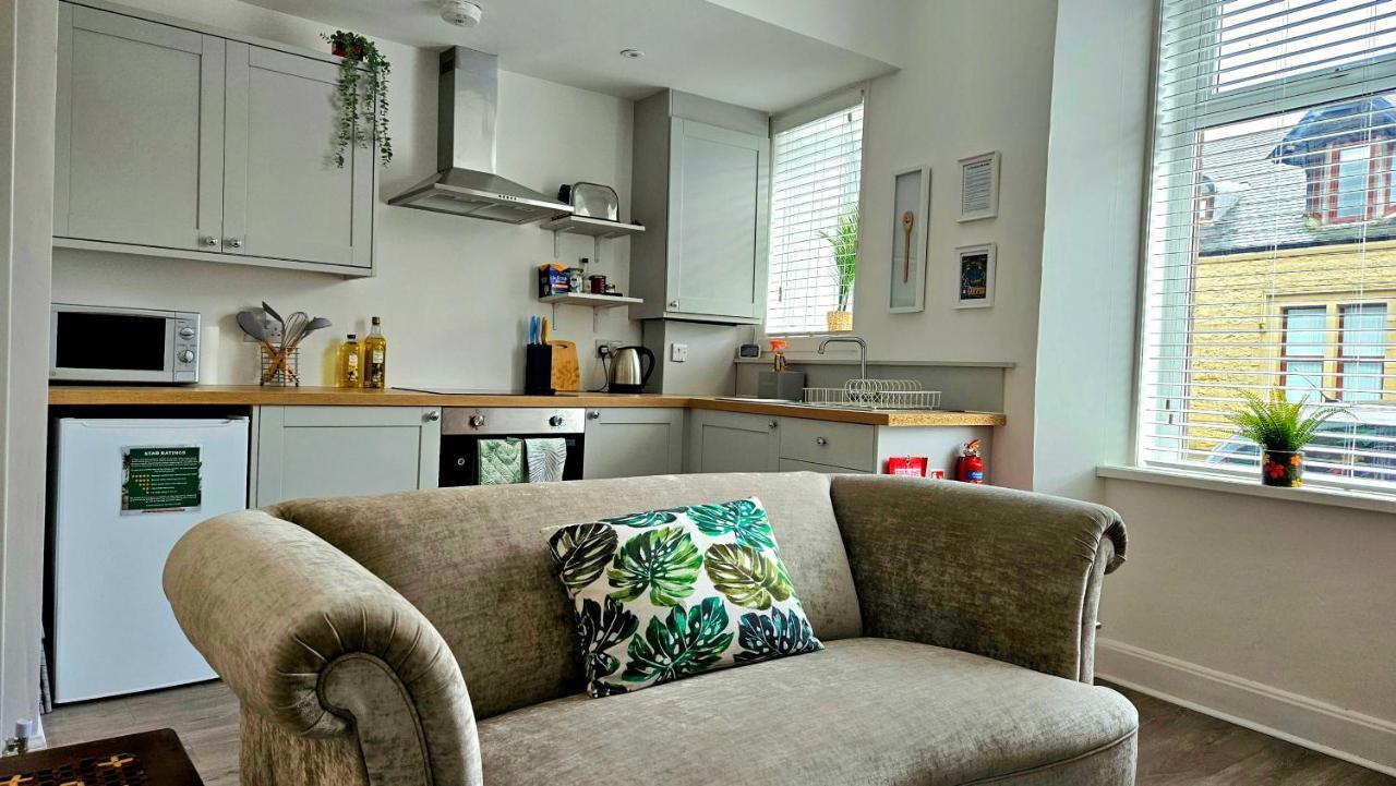 The Ferns - Shared Garden Apartment With Parking Darvel Dış mekan fotoğraf