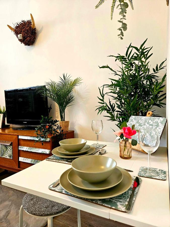 The Ferns - Shared Garden Apartment With Parking Darvel Dış mekan fotoğraf