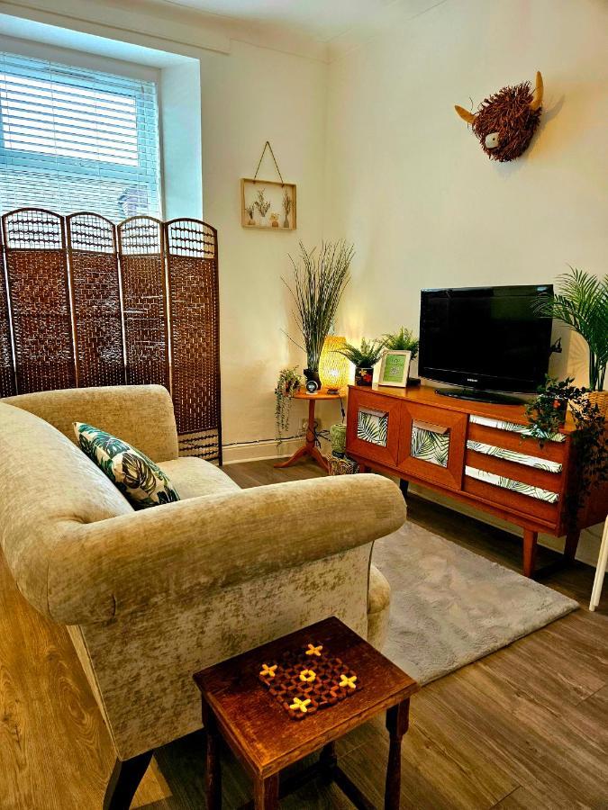 The Ferns - Shared Garden Apartment With Parking Darvel Dış mekan fotoğraf
